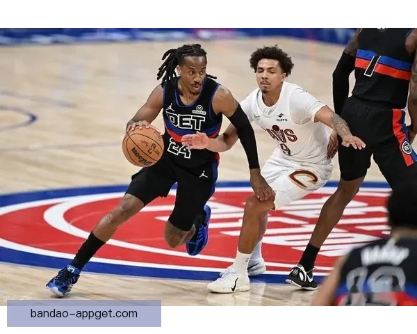 活塞时隔19年再夺东部第一 杜伦贡献16分7篮板乔治砍下20分